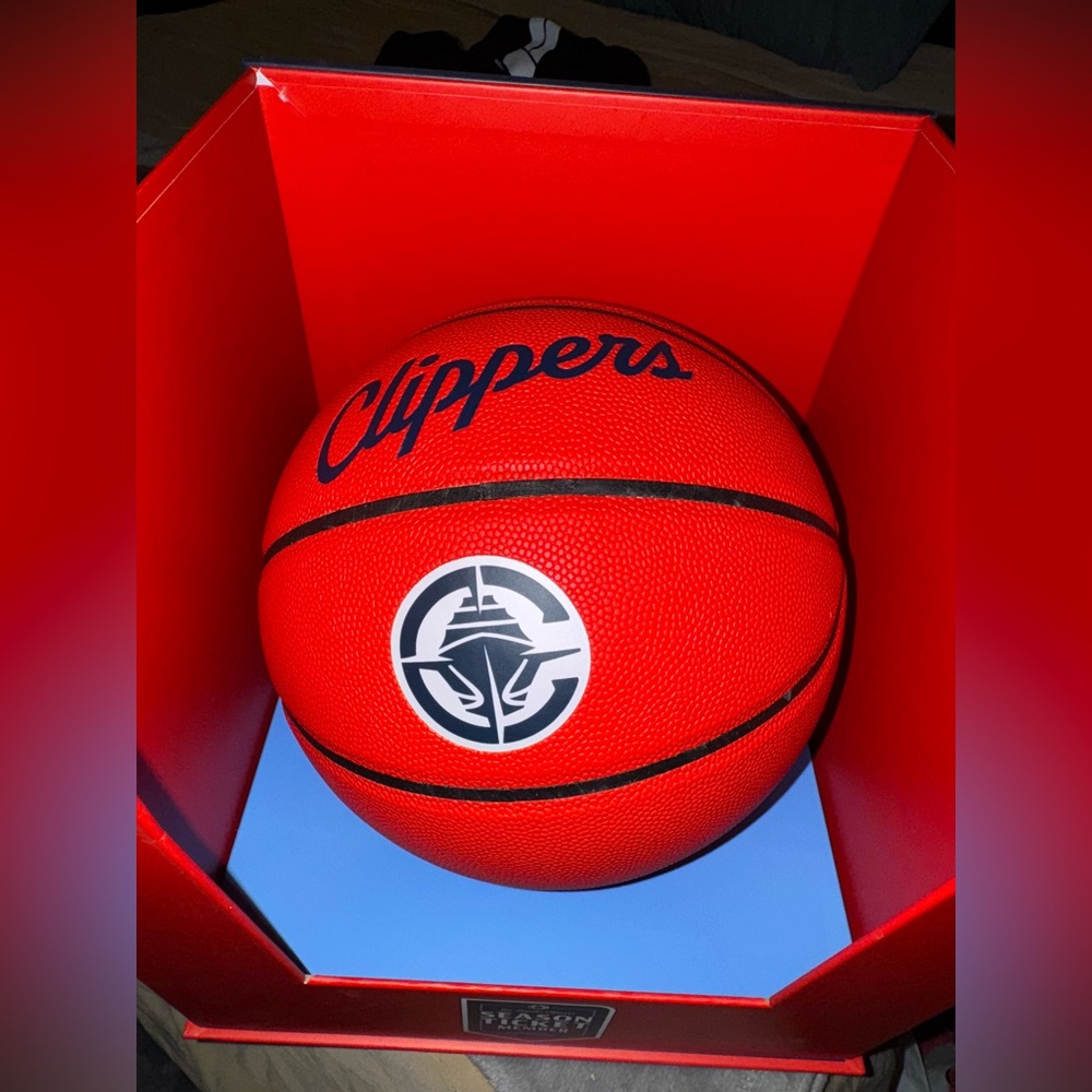 LA Clippers intuit dome basketball